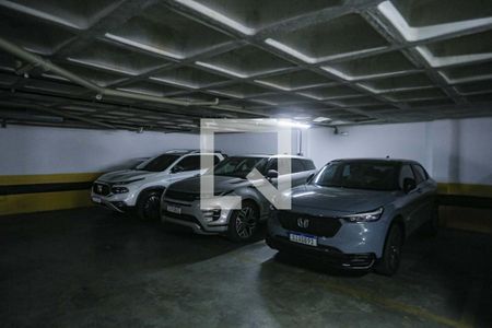 Apartamento à venda com 200m², 4 quartos e 4 vagas Apartamento à venda com 200m², 4 quartos e 4 vagasÁrea comum - Garagem