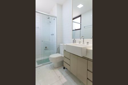 Apartamento à venda com 200m², 4 quartos e 4 vagas Apartamento à venda com 200m², 4 quartos e 4 vagasBanheiro da Suíte 1