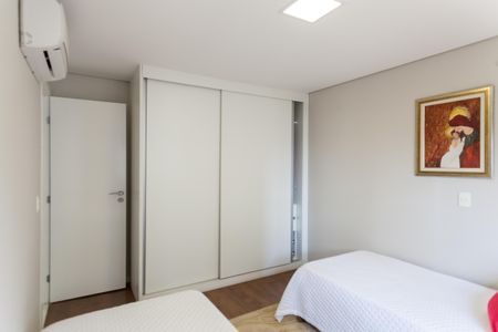 Apartamento à venda com 200m², 4 quartos e 4 vagas Apartamento à venda com 200m², 4 quartos e 4 vagasQuarto 2