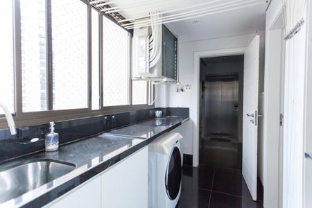 Apartamento à venda com 200m², 4 quartos e 4 vagas Apartamento à venda com 200m², 4 quartos e 4 vagasÁrea de Serviço