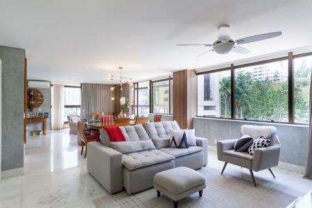 Apartamento à venda com 200m², 4 quartos e 4 vagas Apartamento à venda com 200m², 4 quartos e 4 vagasSala