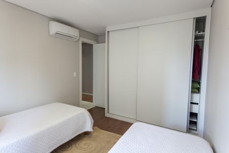 Apartamento à venda com 200m², 4 quartos e 4 vagas Apartamento à venda com 200m², 4 quartos e 4 vagasQuarto 2