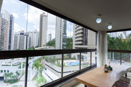 Apartamento à venda com 200m², 4 quartos e 4 vagas Apartamento à venda com 200m², 4 quartos e 4 vagasVaranda Gourmet