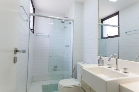 Apartamento à venda com 200m², 4 quartos e 4 vagas Apartamento à venda com 200m², 4 quartos e 4 vagasBanheiro da Suíte 1