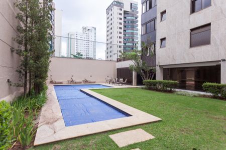 Apartamento à venda com 200m², 4 quartos e 4 vagas Apartamento à venda com 200m², 4 quartos e 4 vagasÁrea comum - Piscina