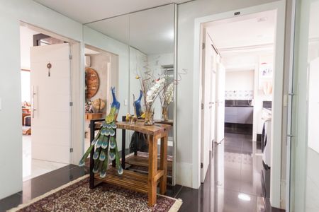 Apartamento à venda com 200m², 4 quartos e 4 vagas Apartamento à venda com 200m², 4 quartos e 4 vagasHall de entrada (elevador/ privativo)