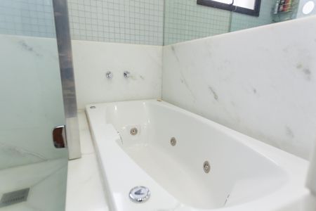 Apartamento à venda com 200m², 4 quartos e 4 vagas Apartamento à venda com 200m², 4 quartos e 4 vagasBanheiro da Suíte 2