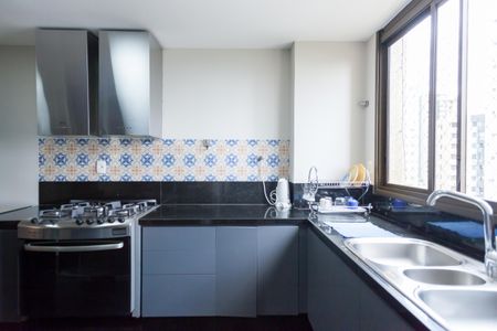 Apartamento à venda com 200m², 4 quartos e 4 vagas Apartamento à venda com 200m², 4 quartos e 4 vagasCozinha