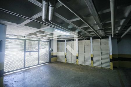 Apartamento à venda com 200m², 4 quartos e 4 vagas Apartamento à venda com 200m², 4 quartos e 4 vagasÁrea comum - Garagem