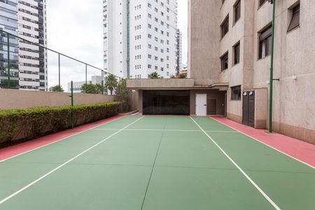 Apartamento à venda com 200m², 4 quartos e 4 vagas Apartamento à venda com 200m², 4 quartos e 4 vagasÁrea comum - Quadra Esportiva