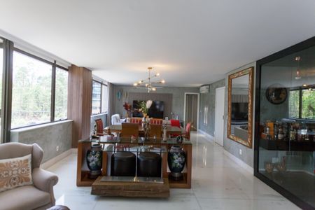 Apartamento à venda com 200m², 4 quartos e 4 vagas Apartamento à venda com 200m², 4 quartos e 4 vagasSala