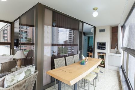 Apartamento à venda com 200m², 4 quartos e 4 vagas Apartamento à venda com 200m², 4 quartos e 4 vagasVaranda Gourmet