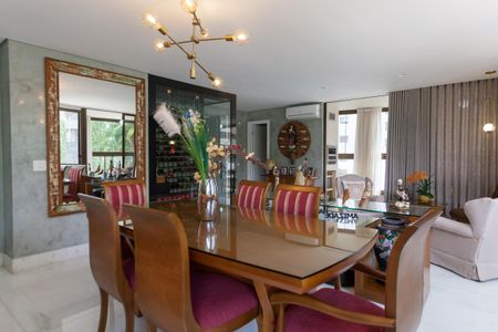 Apartamento à venda com 200m², 4 quartos e 4 vagas Apartamento à venda com 200m², 4 quartos e 4 vagasSala