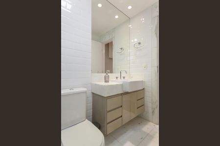 Apartamento à venda com 200m², 4 quartos e 4 vagas Apartamento à venda com 200m², 4 quartos e 4 vagasBanheiro da Suíte 1