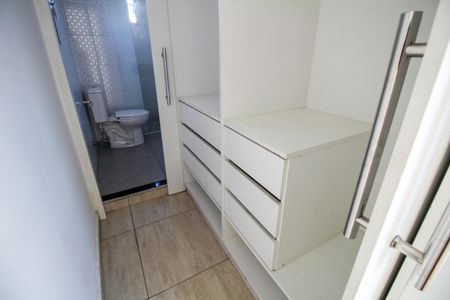 Apartamento para alugar com 122m², 3 quartos e 1 vaga Apartamento para alugar com 122m², 3 quartos e 1 vagaSuíte Closet