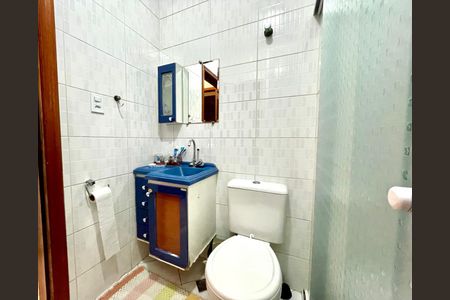 Casa à venda com 110m², 3 quartos e sem vaga Casa à venda com 110m², 3 quartos e sem vagaBanheiro