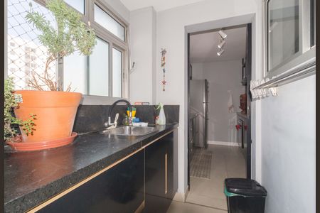 Apartamento à venda com 108m², 3 quartos e 1 vagaÁrea de Serviço