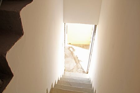 Casa para alugar com 50m², 2 quartos e 2 vagasEscada