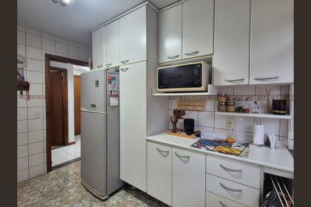 Apartamento à venda com 187m², 3 quartos e 3 vagas Apartamento à venda com 187m², 3 quartos e 3 vagasCozinha
