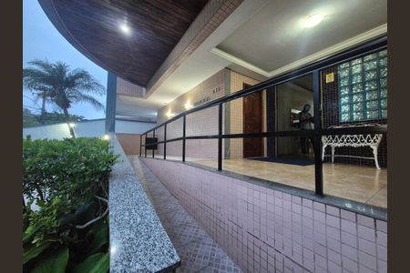 Apartamento à venda com 187m², 3 quartos e 3 vagas Apartamento à venda com 187m², 3 quartos e 3 vagasEntrada