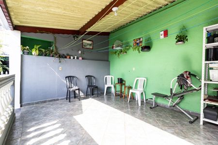Casa à venda com 268m², 3 quartos e 2 vagas Casa à venda com 268m², 3 quartos e 2 vagasTerraço