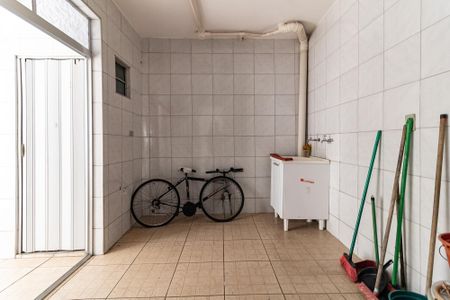 Casa à venda com 220m², 3 quartos e 2 vagas Casa à venda com 220m², 3 quartos e 2 vagasÁrea de Serviço