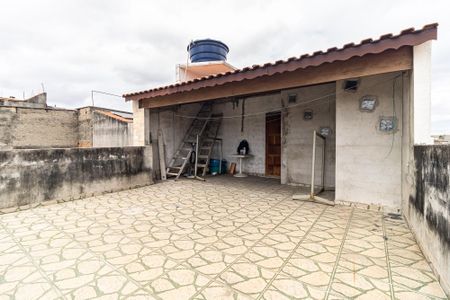 Casa à venda com 220m², 3 quartos e 2 vagas Casa à venda com 220m², 3 quartos e 2 vagasTerraço