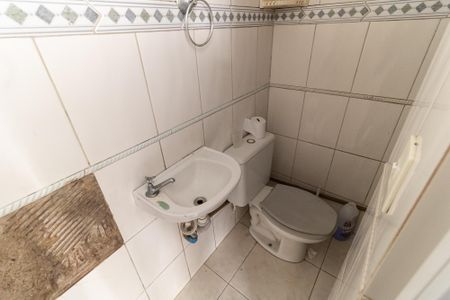 Casa à venda com 220m², 3 quartos e 2 vagas Casa à venda com 220m², 3 quartos e 2 vagasBanheiro 2