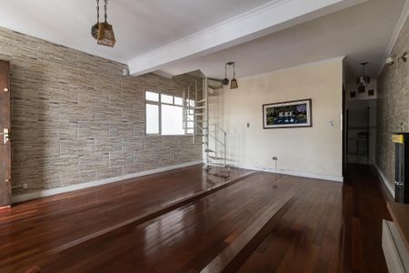 Casa à venda com 220m², 3 quartos e 2 vagas Casa à venda com 220m², 3 quartos e 2 vagasSala