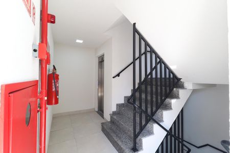 Apartamento à venda com 44m², 2 quartos e 1 vaga Apartamento à venda com 44m², 2 quartos e 1 vagaEscadas