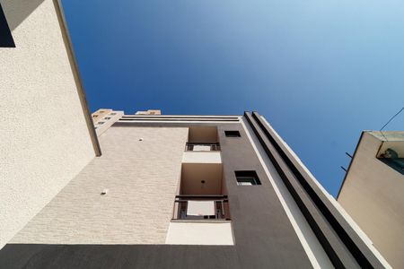 Apartamento à venda com 44m², 2 quartos e 1 vaga Apartamento à venda com 44m², 2 quartos e 1 vagaFachada