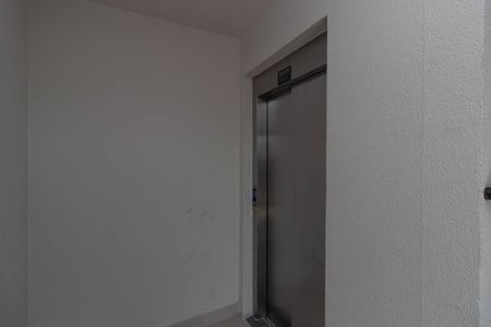 Apartamento à venda com 37m², 2 quartos e 1 vaga Apartamento à venda com 37m², 2 quartos e 1 vagaÁrea Comum - Elevador