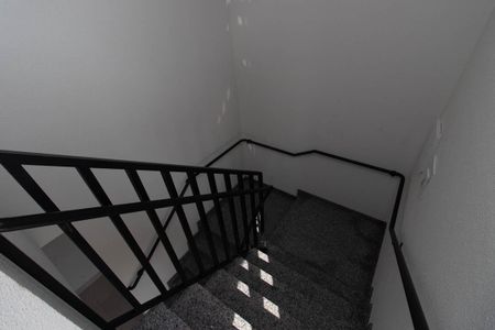 Apartamento à venda com 44m², 2 quartos e 1 vaga Apartamento à venda com 44m², 2 quartos e 1 vagaEscada