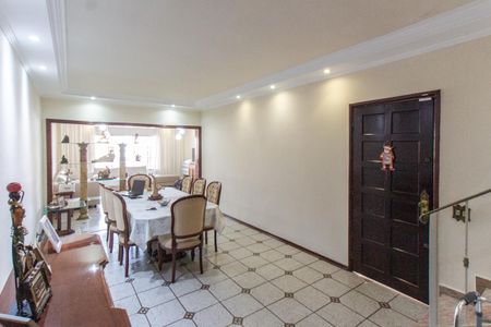 Casa à venda com 250m², 4 quartos e 3 vagas Casa à venda com 250m², 4 quartos e 3 vagasSala de Jantar