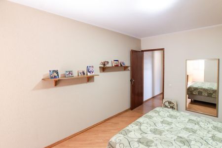 Casa à venda com 250m², 4 quartos e 3 vagas Casa à venda com 250m², 4 quartos e 3 vagasQuarto 1