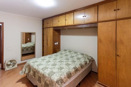 Casa à venda com 250m², 4 quartos e 3 vagas Casa à venda com 250m², 4 quartos e 3 vagasQuarto 1