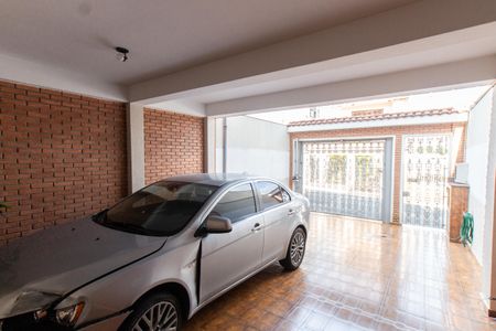 Casa à venda com 250m², 4 quartos e 3 vagas Casa à venda com 250m², 4 quartos e 3 vagasGaragem
