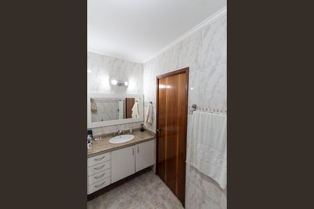 Casa à venda com 250m², 4 quartos e 3 vagas Casa à venda com 250m², 4 quartos e 3 vagasBanheiro da Suíte