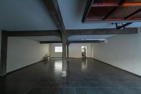 Casa à venda com 357m², 4 quartos e 6 vagas Casa à venda com 357m², 4 quartos e 6 vagasGaragem