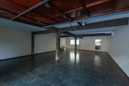 Casa à venda com 357m², 4 quartos e 6 vagas Casa à venda com 357m², 4 quartos e 6 vagasGaragem