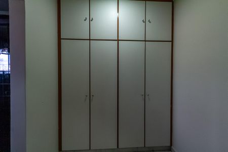 Casa à venda com 357m², 4 quartos e 6 vagas Casa à venda com 357m², 4 quartos e 6 vagasCloset da Suíte 1