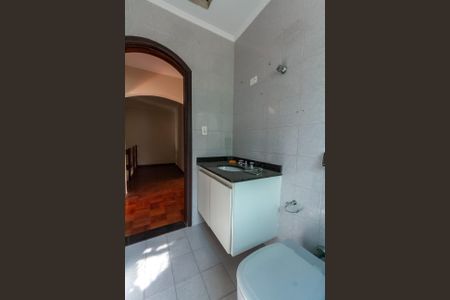 Casa à venda com 357m², 4 quartos e 6 vagas Casa à venda com 357m², 4 quartos e 6 vagasBanheiro Social