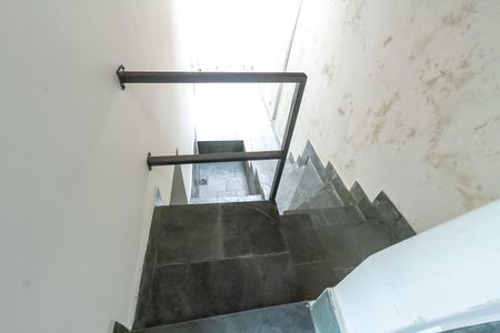 Casa à venda com 357m², 4 quartos e 6 vagas Casa à venda com 357m², 4 quartos e 6 vagasEscada Garagem