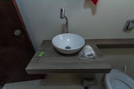 Casa à venda com 357m², 4 quartos e 6 vagas Casa à venda com 357m², 4 quartos e 6 vagasLavabo