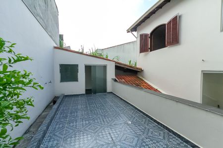 Casa à venda com 357m², 4 quartos e 6 vagas Casa à venda com 357m², 4 quartos e 6 vagasQuintal
