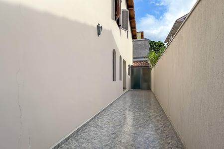 Casa à venda com 357m², 4 quartos e 6 vagas Casa à venda com 357m², 4 quartos e 6 vagasCorredor Lateral