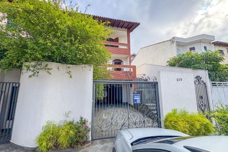 Casa à venda com 357m², 4 quartos e 6 vagas Casa à venda com 357m², 4 quartos e 6 vagasFachada