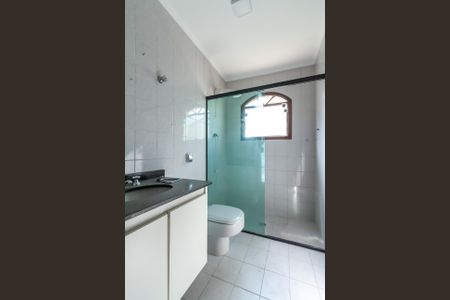 Casa à venda com 357m², 4 quartos e 6 vagas Casa à venda com 357m², 4 quartos e 6 vagasBanheiro Social