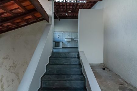 Casa à venda com 357m², 4 quartos e 6 vagas Casa à venda com 357m², 4 quartos e 6 vagasEscada