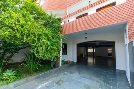 Casa à venda com 357m², 4 quartos e 6 vagas Casa à venda com 357m², 4 quartos e 6 vagasGaragem